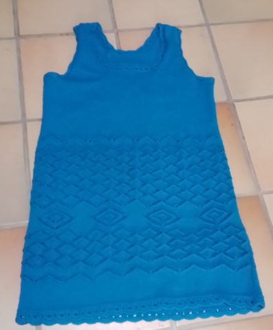 Schmales Strickkleid mit Lochmuster