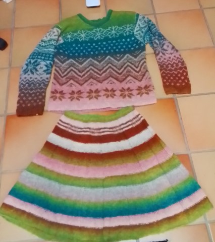 Strickkleid aus Rock und Pulli